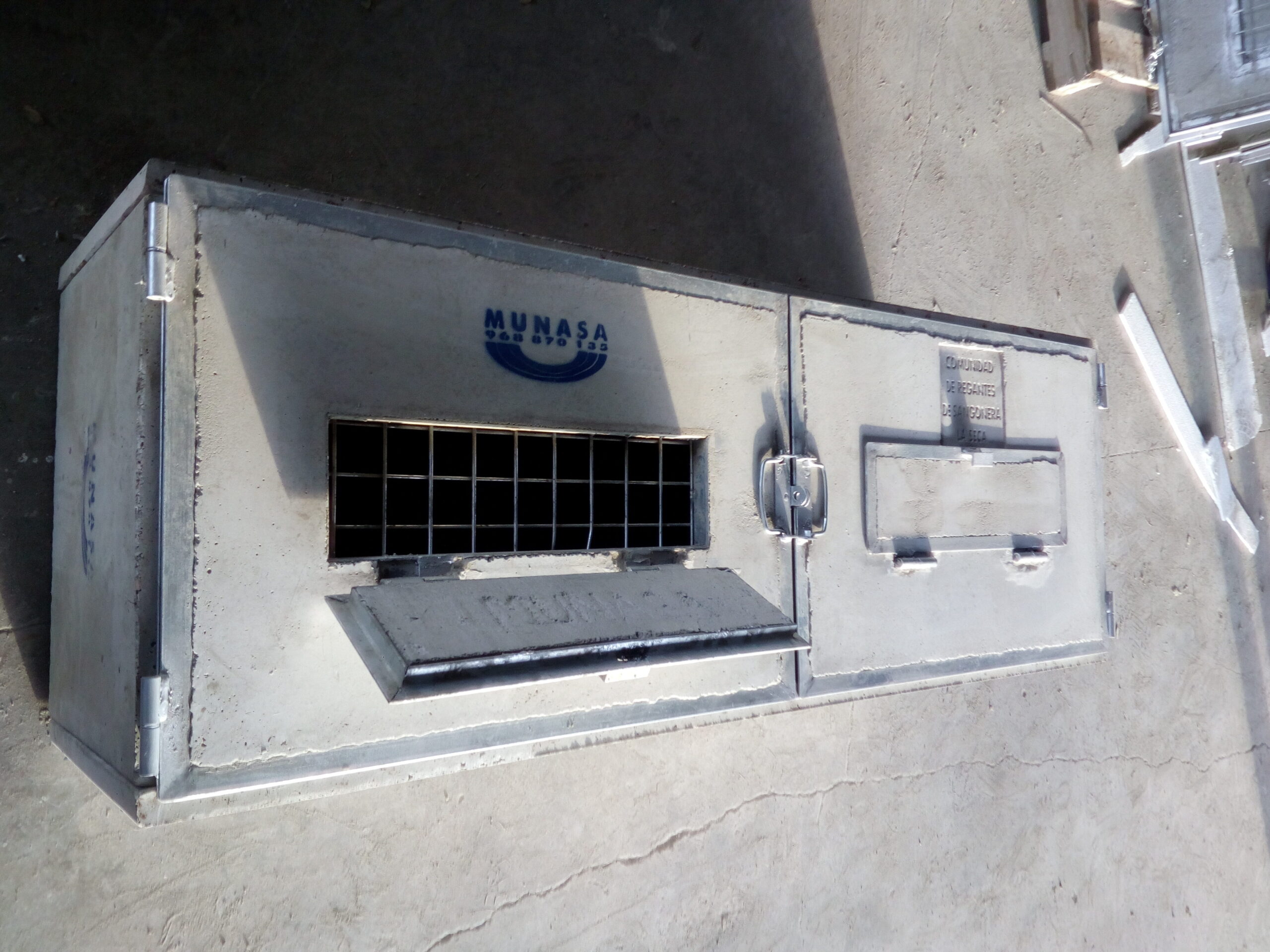 Arquetas prefabricadas, para hidrantes de riego con tapa, semienterradas.